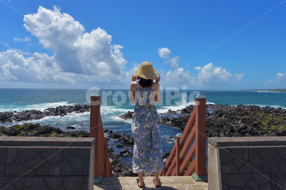 제주도,여름,휴가,여행,바다,파란색,시원함,바람,제주도,jeju,jeju island,사람,인물,인간,human,person,여성,여자,woman,female,lady,여행,휴가,traveling,vacation,trip,clothing,의류,apparel,의복