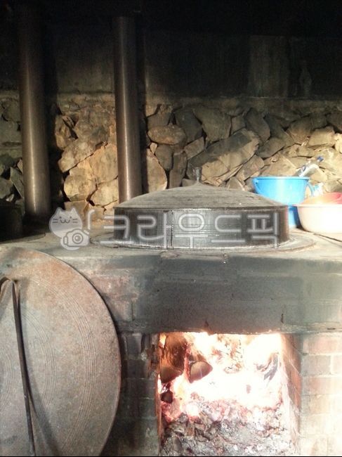 traditional kitchen,Temple kitchen,cauldron,Amazing scenery,temple kitchen