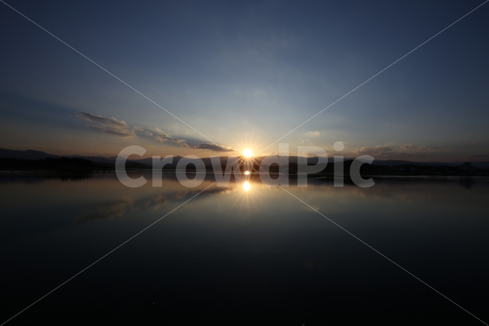 경포호수,일몰,강원도,강릉,구름,자연,풍경,nature,landscape,flare,플레어,light,빛,outdoors,옥외,sunlight,햇빛,sunset,dawn,새벽,red sky,붉은 하늘,sky,하늘,dusk,황혼