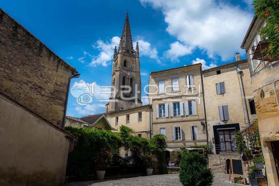 유럽,europe,프랑스,france,생떼밀리옹,saintémilion,saintemilion,와인마을,winevillage,세계문화유산,worldheritage,보르도,bordeaux,프랑스남부,마을,villige,감성,느낌,경치,landscope,자연,nature,spire,첨탑,building,건물,architecture,건축물,tower,탑,steeple,뾰족한탑,walkway,보도,path,길