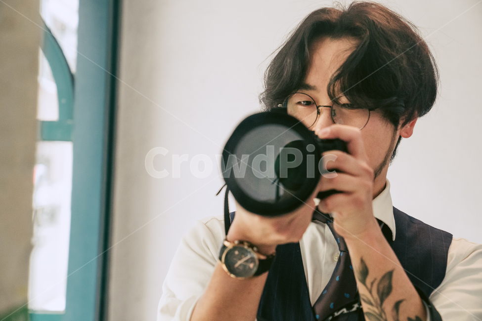 카메라,사진작가,사람,인간,자화상,photographer,문신,타투,tattoo,사람,인물,인간,human,person,남성,남자,man,male,사진작가,포토그래퍼,photographer