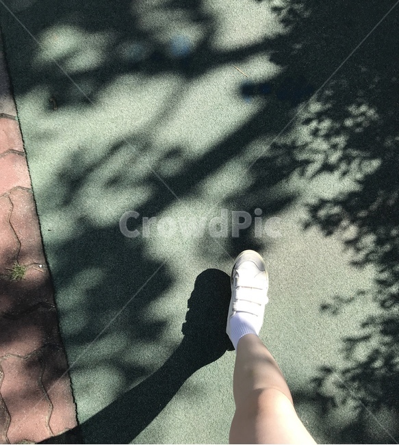 운동,산책,건강,자연,햇살,주말,평화,운동화