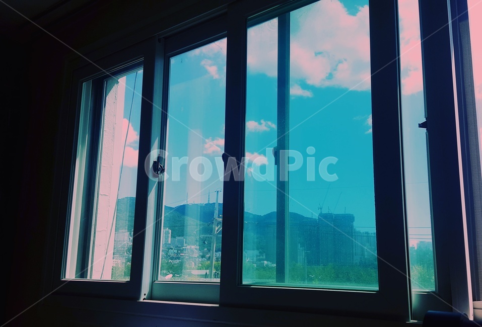 창문,하늘,그림자,차창,채광창,여름,구름,푸른빛,blue