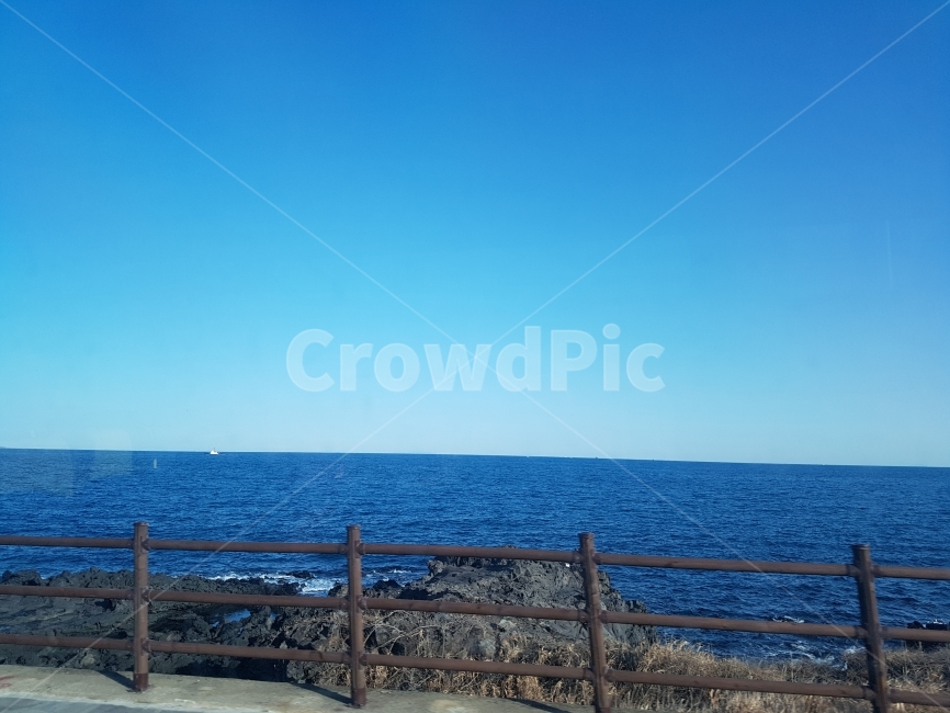 제주도,제주,바다,제주바다,하늘,해안도로,제주하늘,맑음,맑다,청량,깨끗하다,풍경,자연,풍경,nature,landscape,railing,난간,handrail,banister