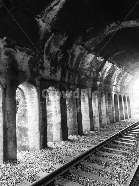 부산,터널,철길,그림자,햇빛,여름,오후,흑백,모노톤,monochrome,black and white,건축물,건물외관,exterior,building,structure,architecture,construction