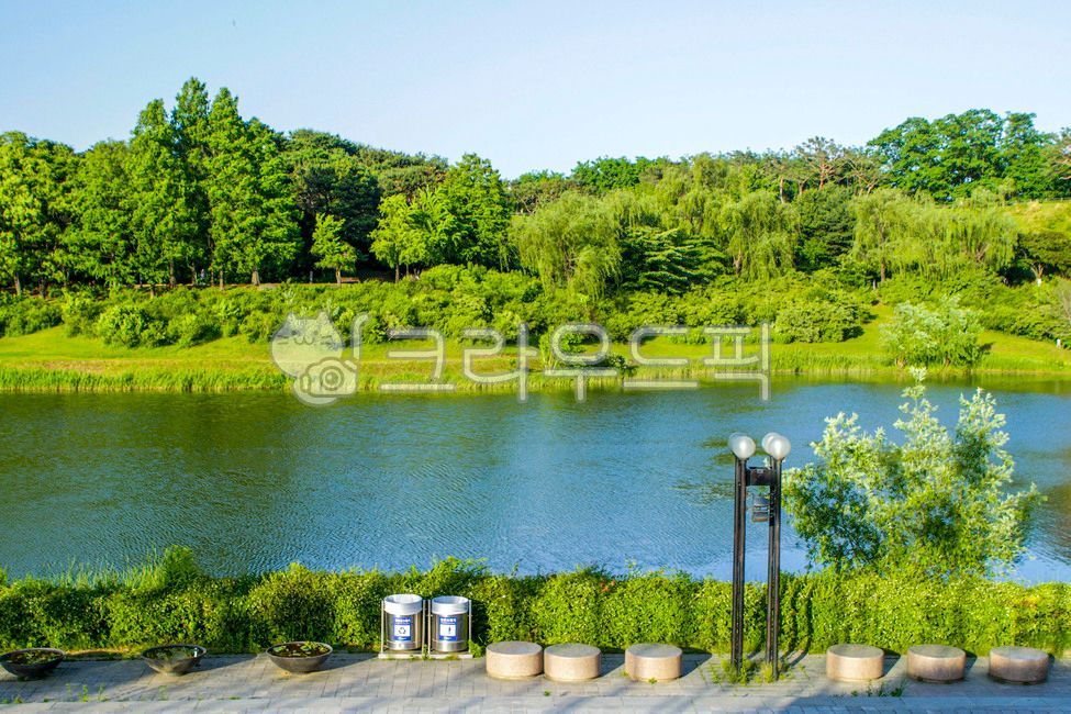 Olympic Park,Dullegil,nature,tree,water,Street lamp,seoul,Mongchon Lake,trail,streetlamp,outdoors,plant,lake,park,walk