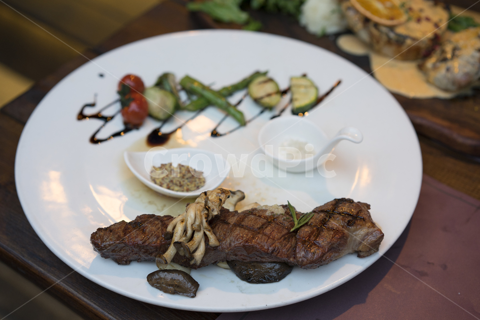스테이크,소고기,식사,음식,요리,음식,식재료,요리,food,cook,meal,dishes,food reserves,양식,서양음식,서양요리,western food,western dishes,western meal,western cook