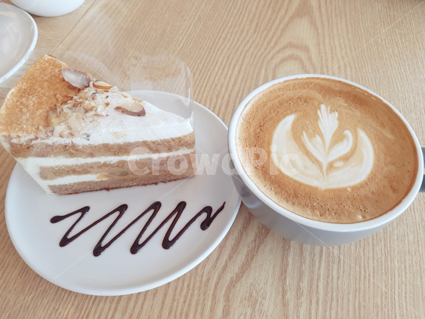latte,라떼,drink,cup,컵,coffeecup,커피컵,beverage,마실것,조각케잌,음식,식재료,요리,food,cook,meal,dishes,food reserves
