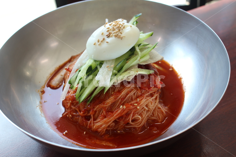 Hamheung Naengmyeon,Hamheung style cold noodles,Bibimmyeon,Binnaeng,Bibim Naengmyeon,spicy food,Hamheung bibim noodles