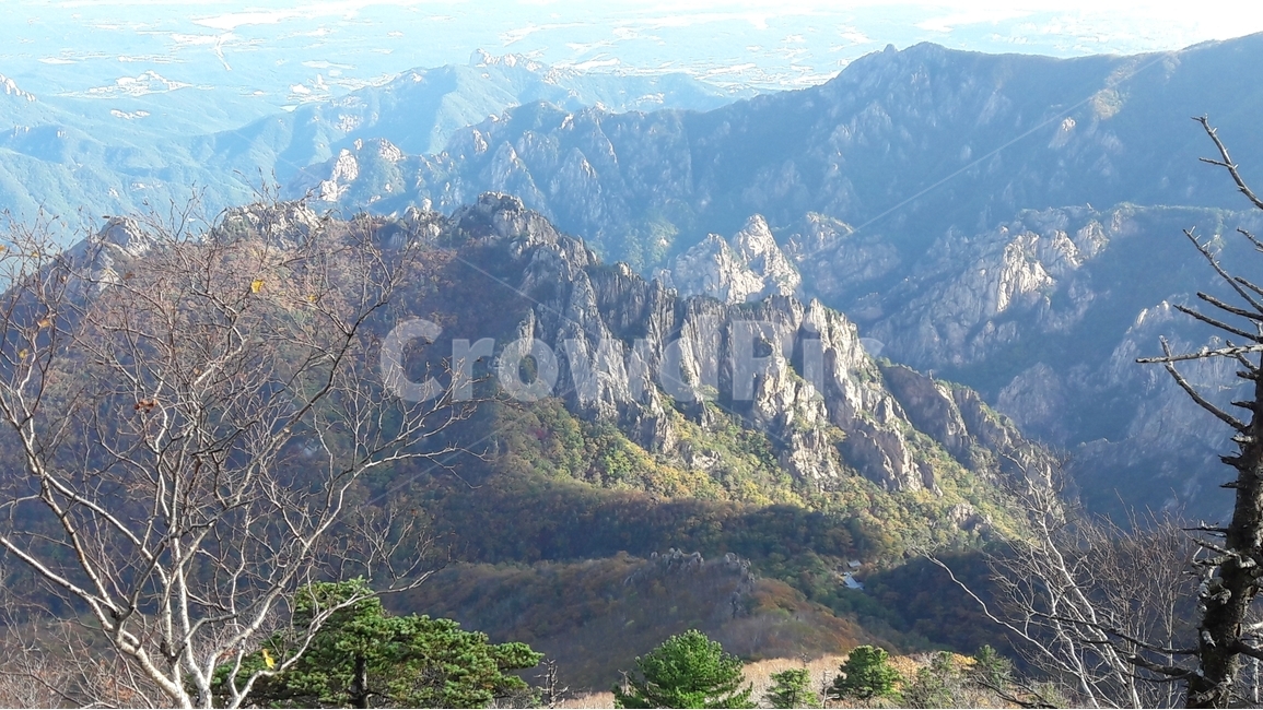 설악산,한국의산,설악산국립공원,공룡능선,천불동계곡,한국의가을,단풍,구름,한국의산하,아름다운산,바위,암봉,자연,풍경,nature,landscape,한국자연풍경,한국자연경관,korea nature landscape,mountain range,산맥,outdoors,옥외,mountain,산,slope,경사