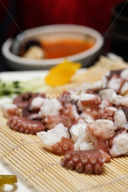 안주,먹방,문어,해산물,문어숙회,술안주,회,먹거리,음식,푸드,씨푸드,시푸드,술자리,식감,소주안주,안주거리,안줏거리,빨판,음식,식재료,요리,food,cook,meal,dishes,food reserves,수산물,해산물,fishery products,seafood