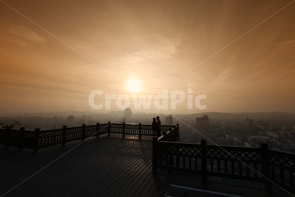 사랑,노을,도시,도시풍경,일몰,연인,커플,전망대,도시,풍경,city,landscape,한국도시풍경,한국도시경관,korea cityscape,사람,인물,인간,human,person,연인,커플,사랑,lover,couple,인물실루엣,사람실루엣,character silhouette,human silhouette,railing,난간,banister,handrail