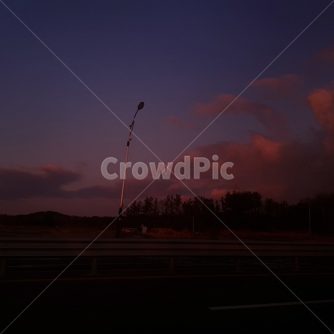 노을,보라색,어둠,길,rode,어둑,nature,자연,도로,road,햇빛,하늘,sunlight,sky,dawn,새벽,sunset,일몰,redsky,붉은하늘,dusk,황혼