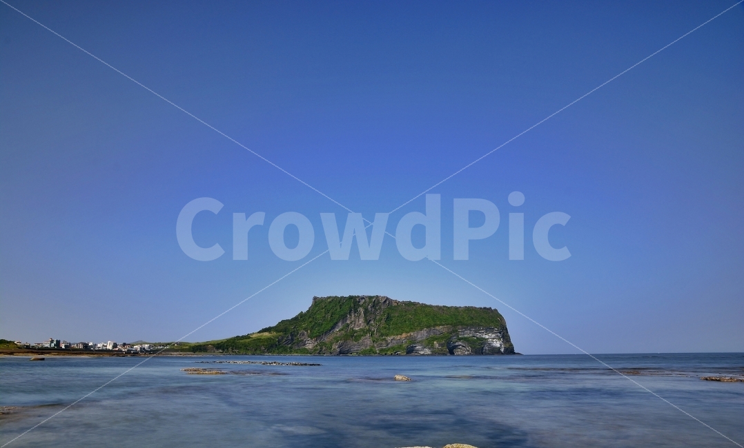 성산일출봉,성산,광치기해안,광치기,	재주도,제주도해수욕장,제주도바다,등대,표선해비치해수욕장,표선,제주,김녕해수욕장,김녕성세기해변,풍력발전기,에메럴드빛바다,제주도여행,제주도셀프웨딩촬영지,제주셀프웨딩,제주도스냅사진,제주도스냅촬영,제주도스냅촬영지,김녕,성세기해변,데이트사진,데이트스냅,해수욕장,요트,자연,풍경,nature,landscape,제주도,jeju,jeju island,land,땅,outdoors,옥외,water,물,shoreline,해안선,sea,바다,ocean,대양,coast,연안