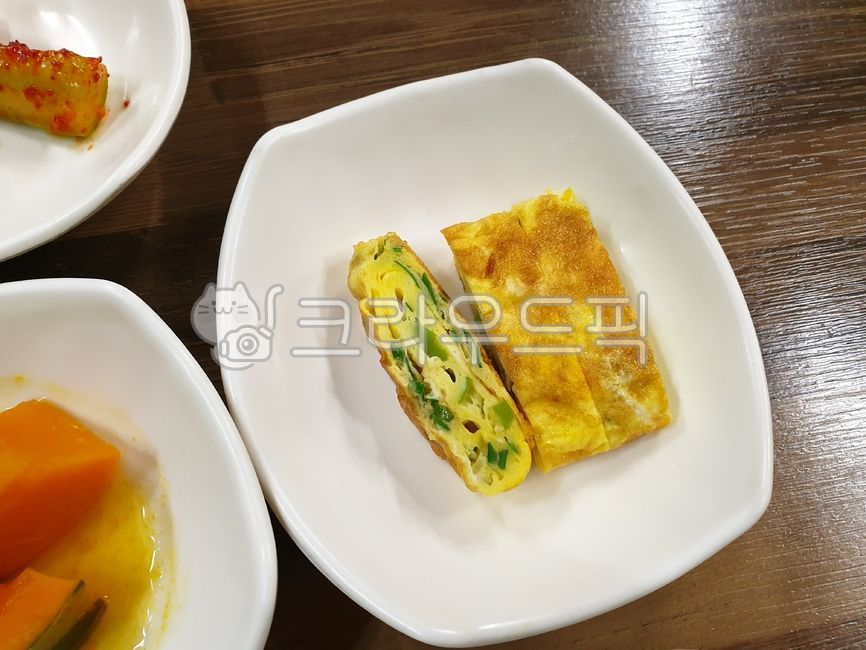 side dish,egg,egg roll,food