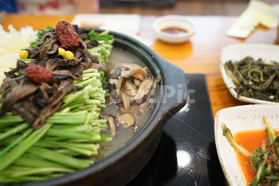 한식,오리탕,오리,오리고기,탕,국물요리,건강식,능이버섯,음식,푸드,전골,식사,음식,식재료,요리,food,cook,meal,dishes,food reserves,한식,한국음식,한국요리,korean food,korean dishes,korean meal,korean cook