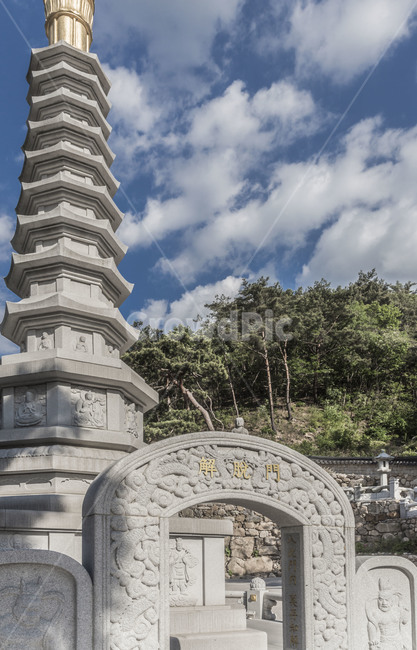 삼천사,해탈문,사리불탑,석조물,석탑,문화재,사찰,고찰,하늘,구름,한국전통,한국문화,korean traditional,korean culture
