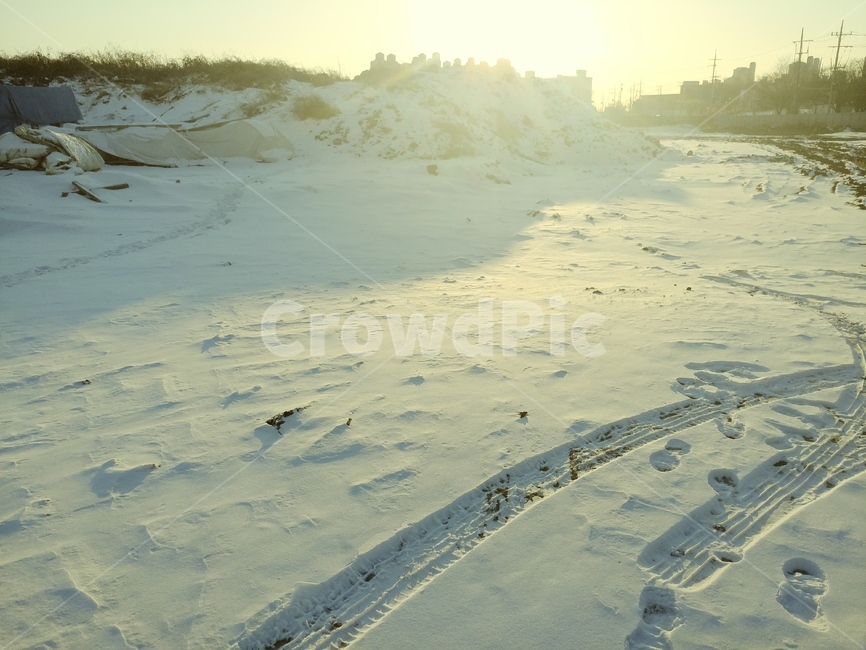 겨울,눈,그림자,차가움,추움,혹한,빛,햇살,겨울,계절,winter,season,자연,풍경,nature,landscape,soil,흙