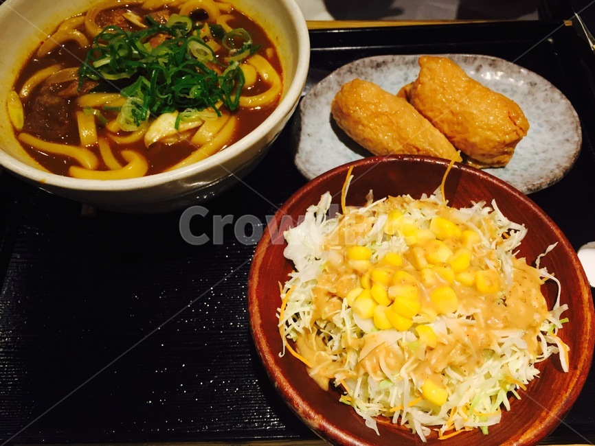 일본,japan,우동,카레우동,샐러드,유부초밥,food,음식,meal,식사,dish,요리