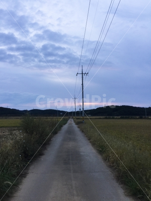 시골길,시골,길,풍경,자연,필드,경로,농업,초원,여행,가을,비포장도로,녹색,산,야외,하늘,구름,농지,시골,마을,풍경,landscape,country,rural,town