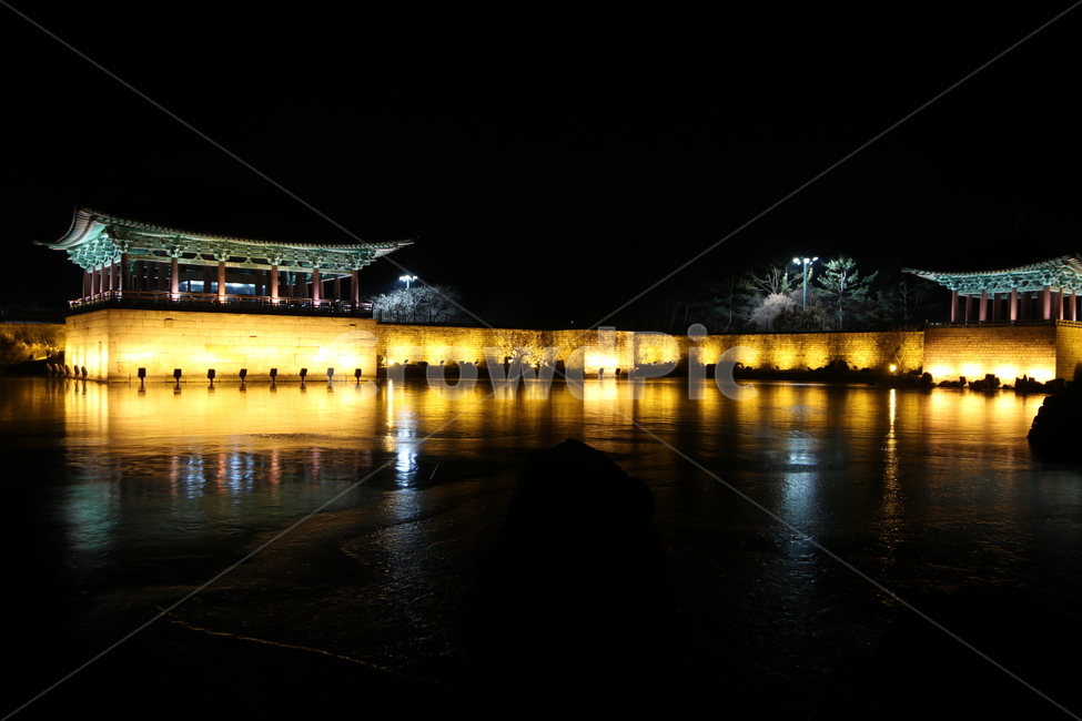 안압지,야경,풍경,역사,경주,야경,밤,풍경,nightscape,night,landscape,한국전통,한국문화,korean traditional,korean culture,랜드마크,landmark,tourist attraction,한국랜드마크,한국관광지,한국명소,korea landmark,korea tourist attraction,architecture,건축물,building,건물