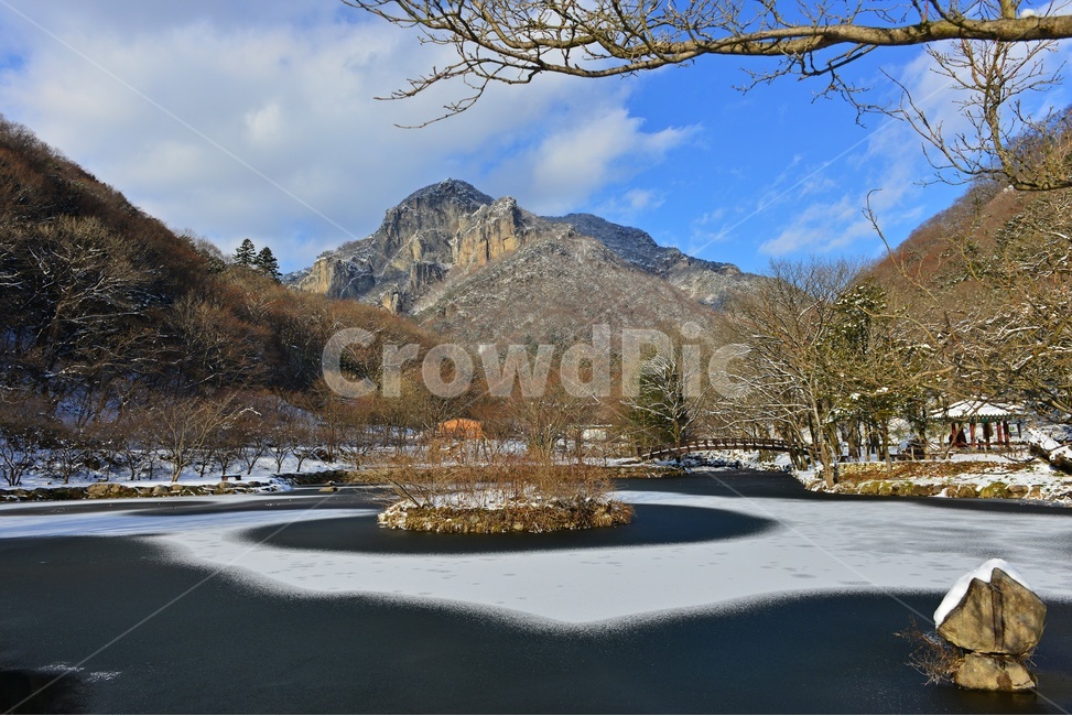 장성,백양사,백양사설경,백암산,눈,연못,얼음,빙,겨울,계절,nature,자연,outdoors,옥외,mountain,산,mountainrange,산맥,plant,tree,나무,겨울,계절,winter,season