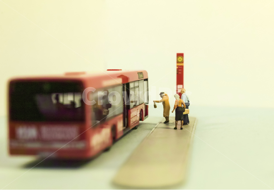 버스,bus,버스정류장,정거장,정류장,버스정거장,지각,회사출근,학교등교,아침풍경,출근,등교,미니어처,busstop,일상,연출,조각상,동상,석상,조형물,statue,bronze statue,stone statue,교통,교통수단,traffic,transportation,사물,물건,오브젝트,thing,object,matter,연출,컨셉,콘셉,direction,concept