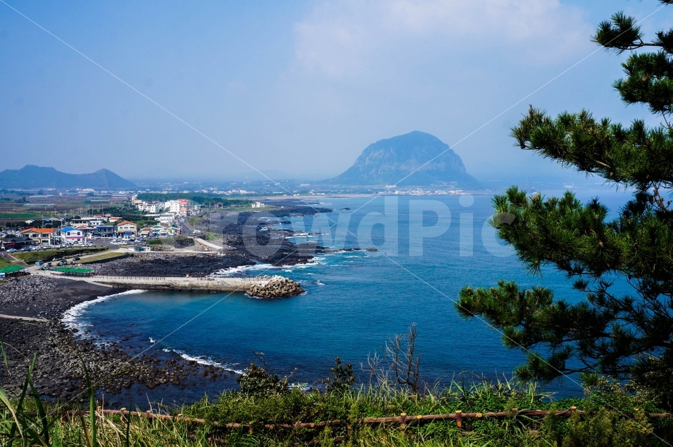 제주도,산방산,여행,바다,풍경,자연,풍경,nature,landscape,한국자연풍경,한국자연경관,korea nature landscape,해변,바다,beach,sea,제주도,jeju,jeju island,outdoors,옥외,land,땅,ocean,대양,water,물,shoreline,해안선,promontory,곶,coast,연안