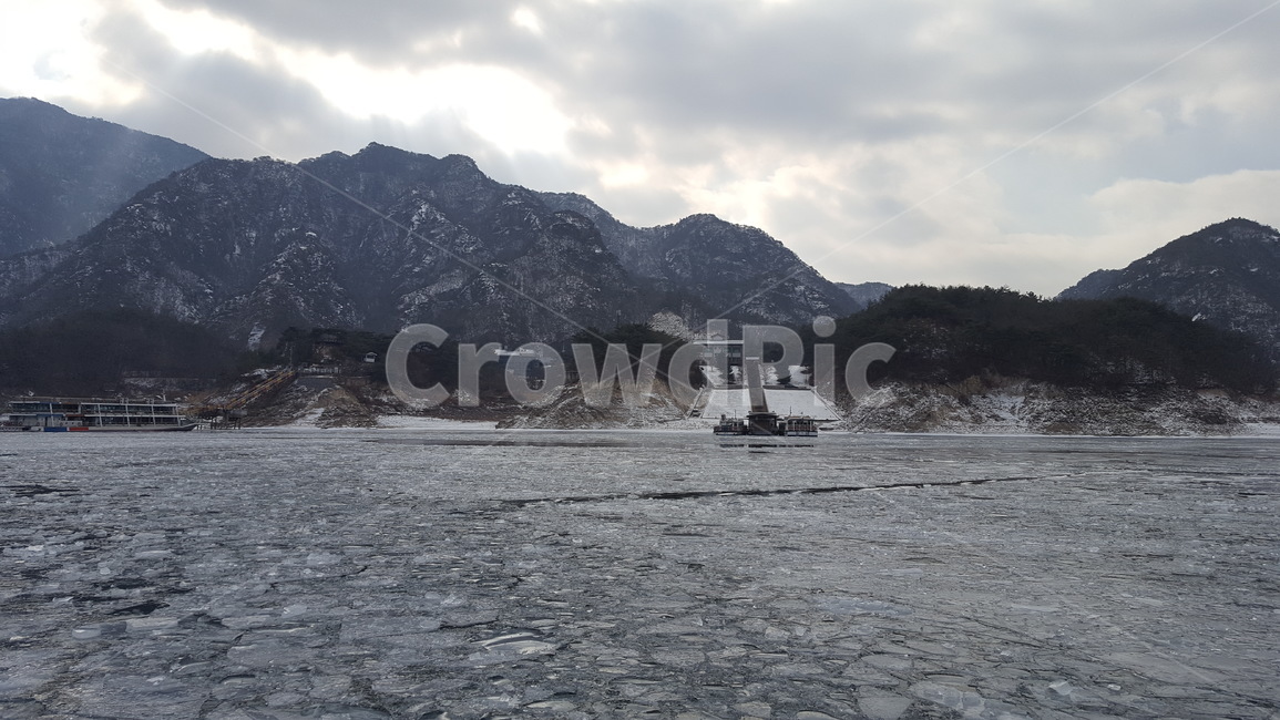 충주호,겨울충주호,얼음호수,단양팔경,눈내린충주호