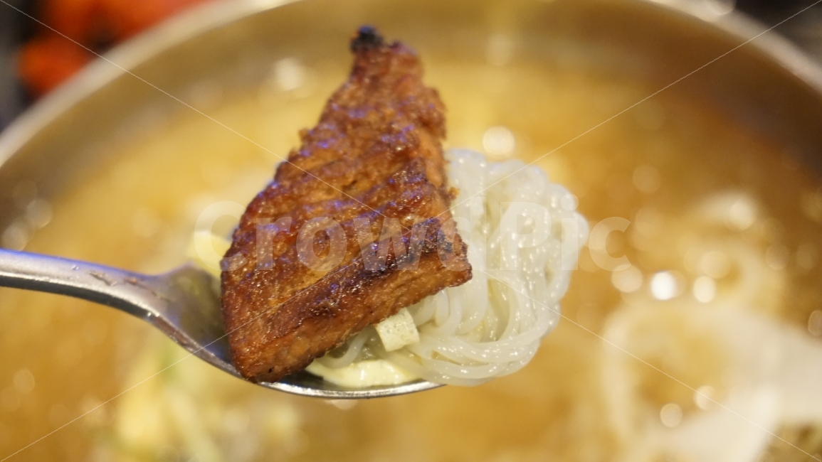 육쌈냉면,고기와냉면,고기,냉면,물냉면,냉면위의고기,음식,식재료,요리,food,cook,meal,dishes,food reserves,면류,면요리,noodles,육류,고기,meat,한식,한국음식,한국요리,korean food,korean dishes,korean meal,korean cook