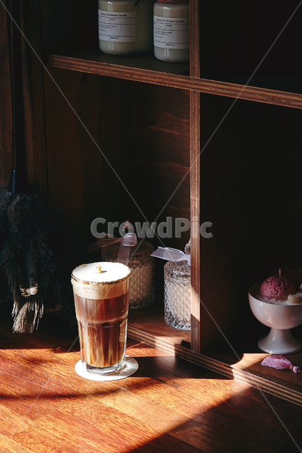 coffeecup,커피컵,cup,컵,beverage,마실것,아인슈페너,비엔나커피,아이스커피,크림커피,감성사진,골든아인슈페너,금가루,금가루커피,커피,coffee,커피,카페,coffee,cafe