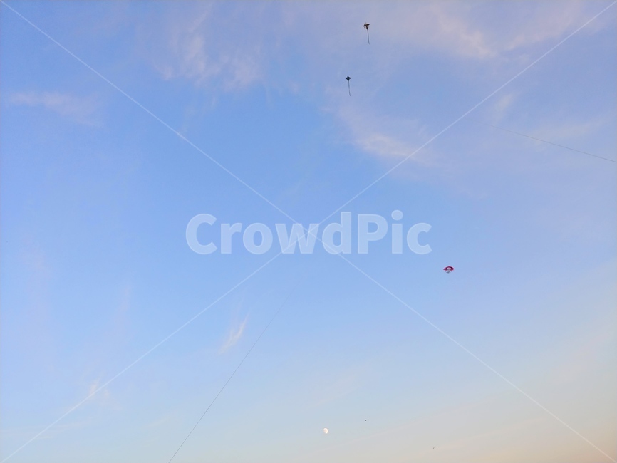 sky,play,Korean play,Nanji Park,summer,kite flying,moon,Han River Park,emotion,happiness,season,kite,leisure,Korean tradition,walk,wind