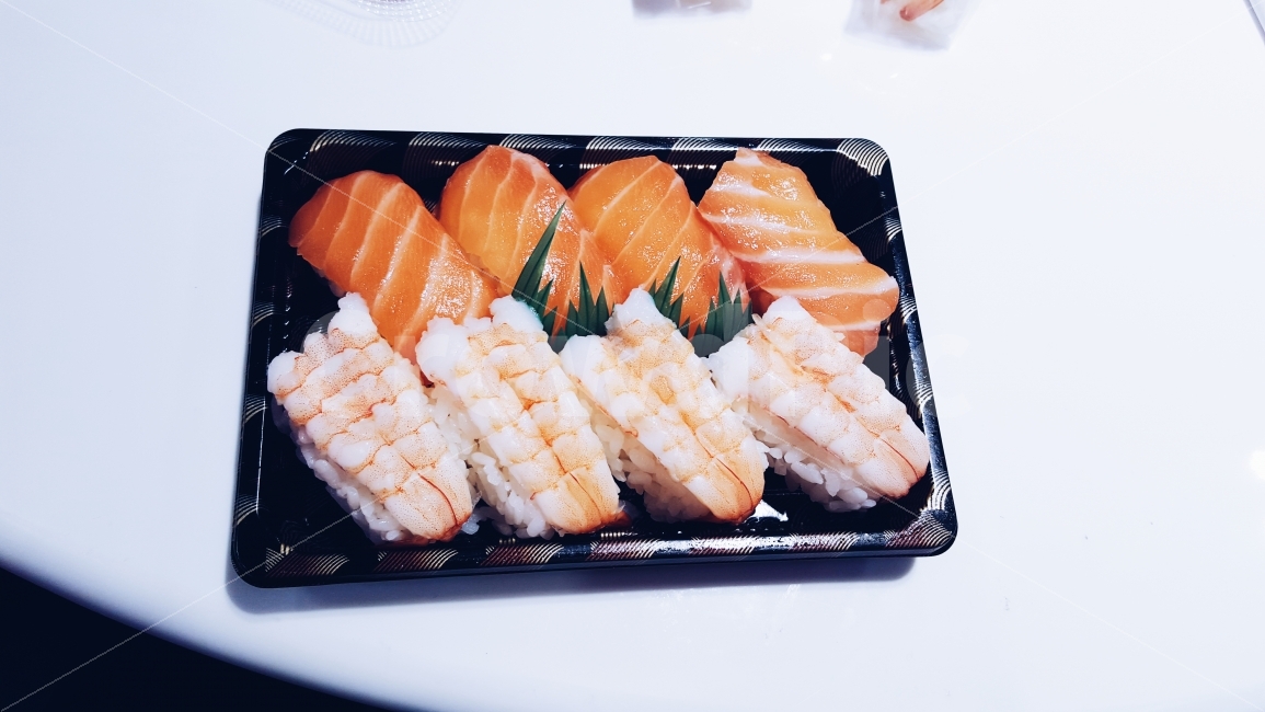 초밥,스시,새우초밥,연어초밥,포장,대만,연어,새우,간식,배고픔,식사,저녁,점심,음식,식재료,요리,food,cook,meal,dishes,food reserves,수산물,해산물,fishery products,seafood,일식,일본음식,일본요리,Japanese food,Japanese dishes,Japanese meal,Japanese cook