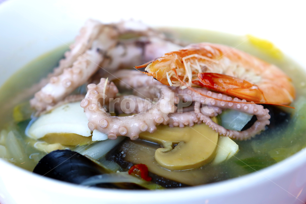 shrimp,cucumber,Jjambbong,recipe,plate,vegetable,bowl,Chinese cuisine,seafood stew,Seafood dishes,cooking,cucumber slices,cook,chef,Chinese food,dinner,food,Lunch,meal,Button mushroom,calamari,breakfast,Fusion cuisine,Noodle dish