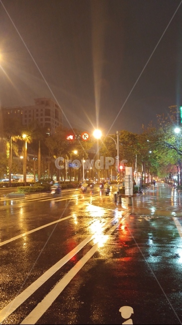 비,비오는날,거리,가로등,야경,rain,street,nigthview,야경,밤,풍경,nightscape,night,landscape,비,비오는날,rain,rainy,road,도로,urban,어반,town,도시,building,건물,city,시티,metropolis,중심지,intersection,교차로,asphalt,아스팔트,pedestrian,보행자
