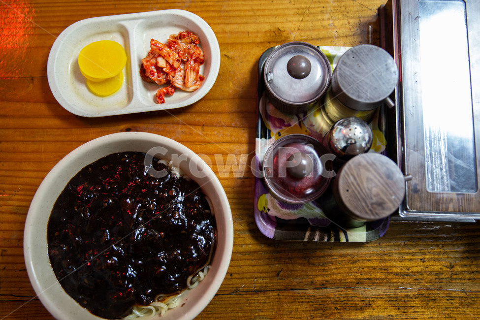 짜장면,옛날,추억,식사,단무지,김치,oldfashioned,jjajangmyeon,koreanstyle,chinesefood,음식,식재료,요리,food,cook,meal,dishes,food reserves,중식,중국음식,중화요리,chinese food,chinese dishes,chinese meal,chinese cook
