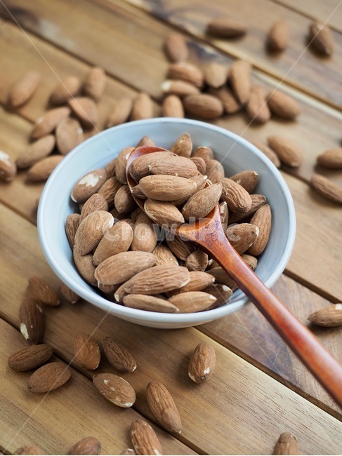 아몬드,견과류,숟가락,그릇,견과,근접촬영,간식,영양간식,음식,식품,갈색,배경,음식,식재료,요리,food,cook,meal,dishes,food reserves,콩류,견과류,beans,pulse,nuts,dry fruits