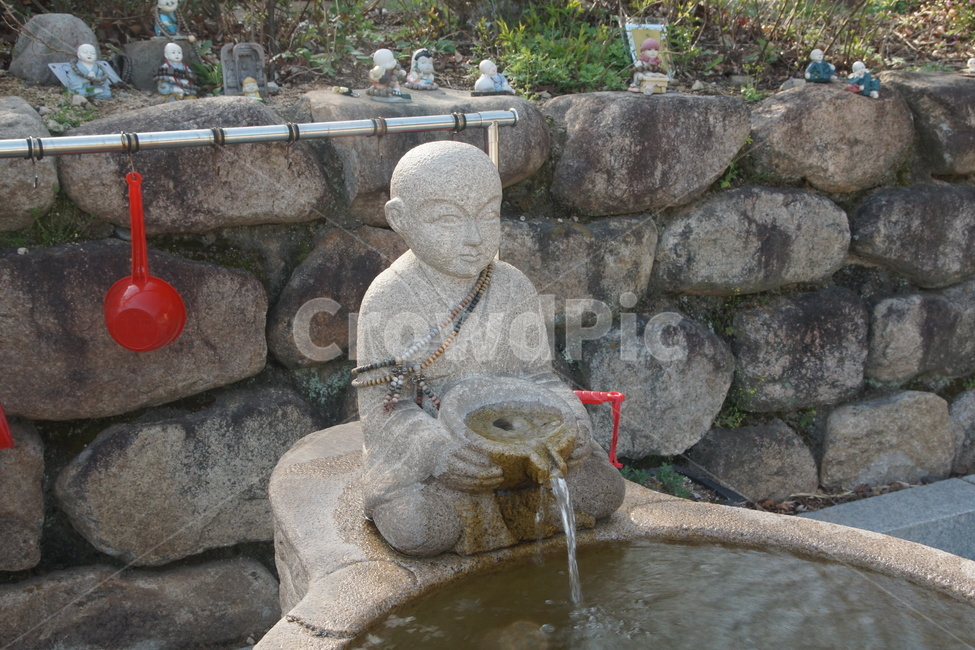 물,water,동자승,감로수,기림사,절,kirimsa,youngmonk,boymonk,buddhistmonk