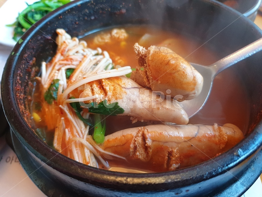 알탕,생선알,명란젓,명태알,식사,요리,메뉴,맛집,맛있는,맛있다,음식,반찬,그릇,뚝배기,국물,숟가락,한국요리,버섯,food,해물,수산물