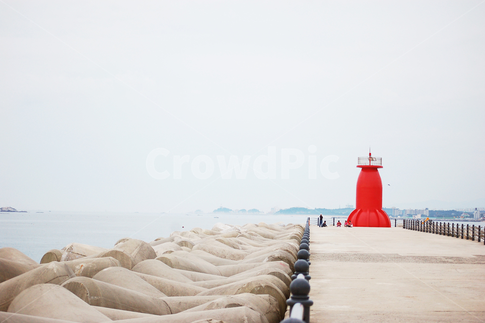 등대,방파제,바다,붉은색,해변,하늘,lighthouse,architecture,건축물,등대,lighthouse