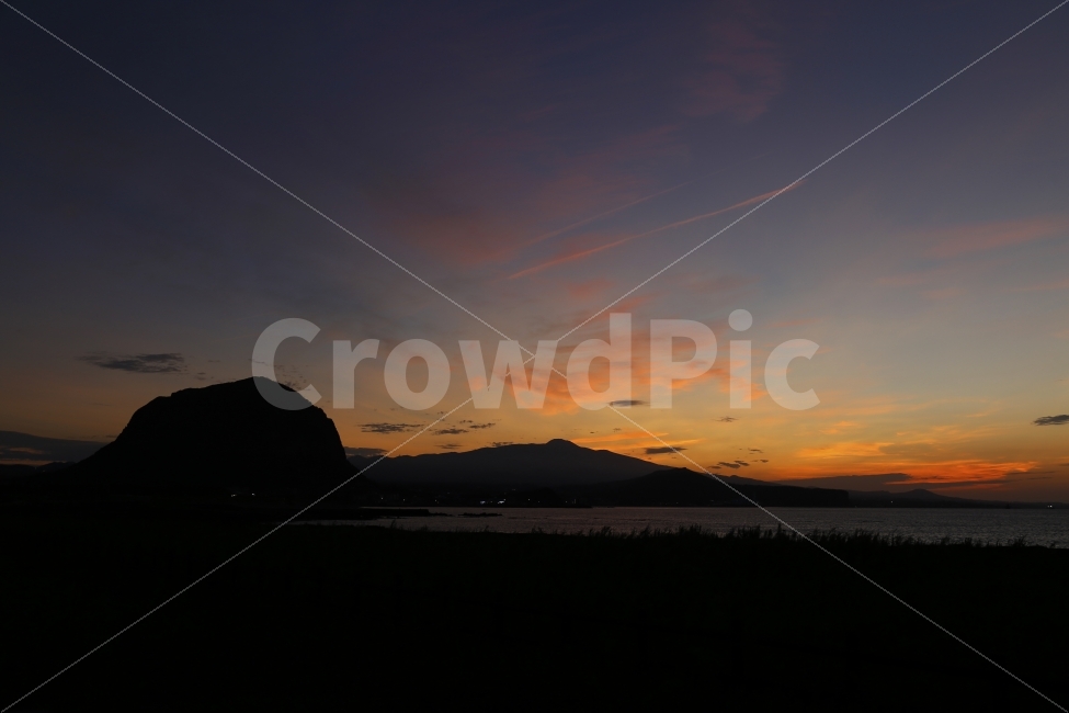 산방산,일출,사계리,제주도,해돋이,자연,풍경,nature,landscape,제주도,jeju,jeju island,실루엣,그림자,silhouette,shadow,outdoors,옥외,sky,하늘,red sky,붉은 하늘,sunset,일몰,dawn,새벽,dusk,황혼