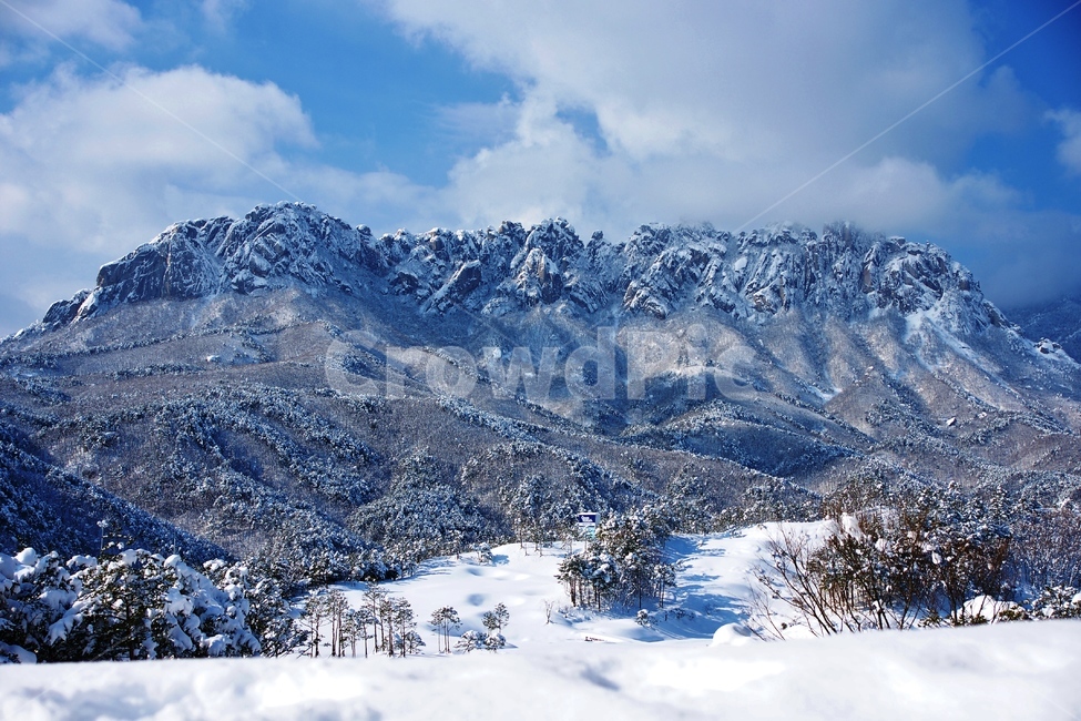 설악산,울산바위,설경,속초,풍경,겨울,계절,winter,season,자연,풍경,nature,landscape,한국자연풍경,한국자연경관,korea nature landscape,mountain,산,outdoors,옥외,mountain range,산맥,ice,빙