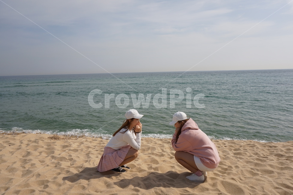 여자,분홍옷,바다,해변,뒷모습,옆모습,사람,인물,인간,human,person,여성,여자,woman,female,lady