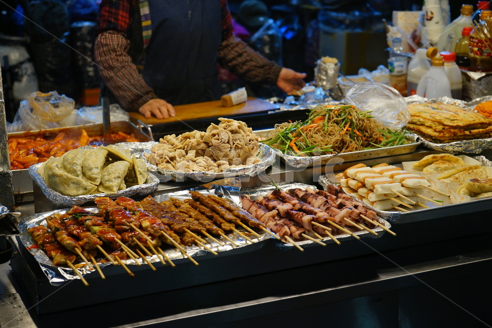 meal,식사,food,식품,human,인간,person,사람,한국음식,길거리음식,꼬치,시장,마트,마켓,market,mart,market place,음식,식재료,요리,food,cook,meal,dishes,food reserves