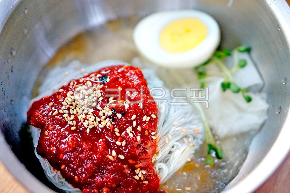 비빔냉면,매콤한,함흥냉면,면요리,한정식,한식,한국음식,koreanfood,korean,cooking,요리,brunch,pork,meal,식사,dish,접시,food,음식,egg,계란
