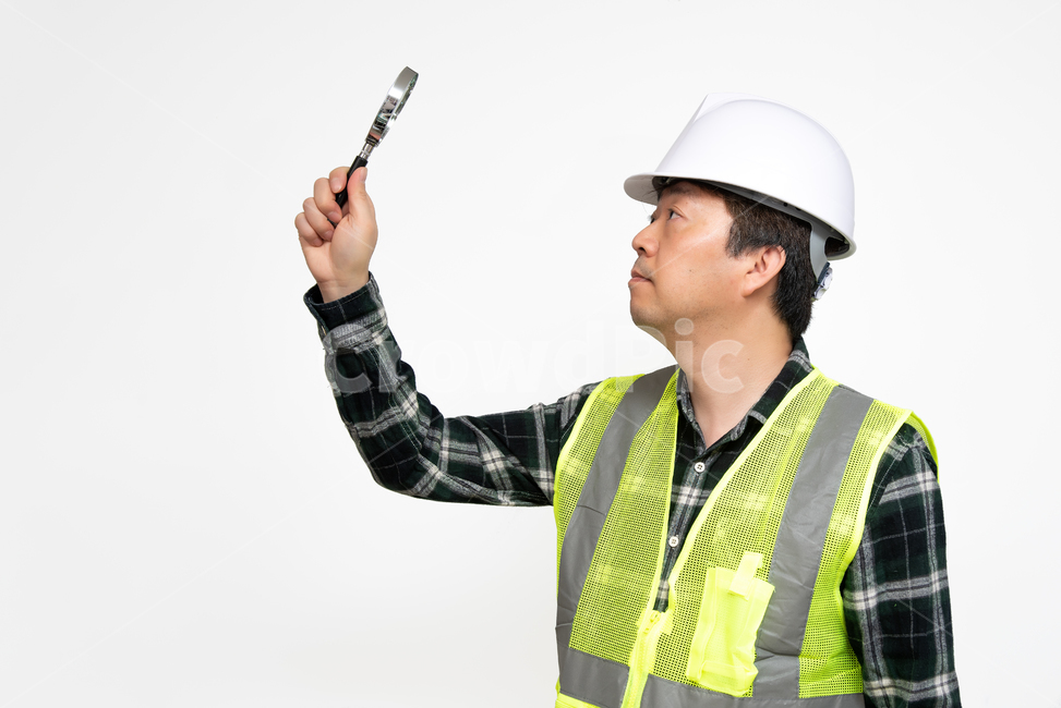 근로자,노동자,노가다,안전모자,안전모,모자,작업복,근무복,안전,산업,1명,남자,남성,한국인,일본인,중국인,아시아인,중장년,40대,50대,건설,건축,인부,일용직,비즈니스,카피스페이스,여백,누끼,흰색배경,하얀배경,실내,정면,상반신,노동,일,아빠,중년,노동환경,개념,컨셉,매니저,관리자,손짓,손동작,손,사람,인물,인간,human,person,남성,남자,man,male,산업,industry,industrial