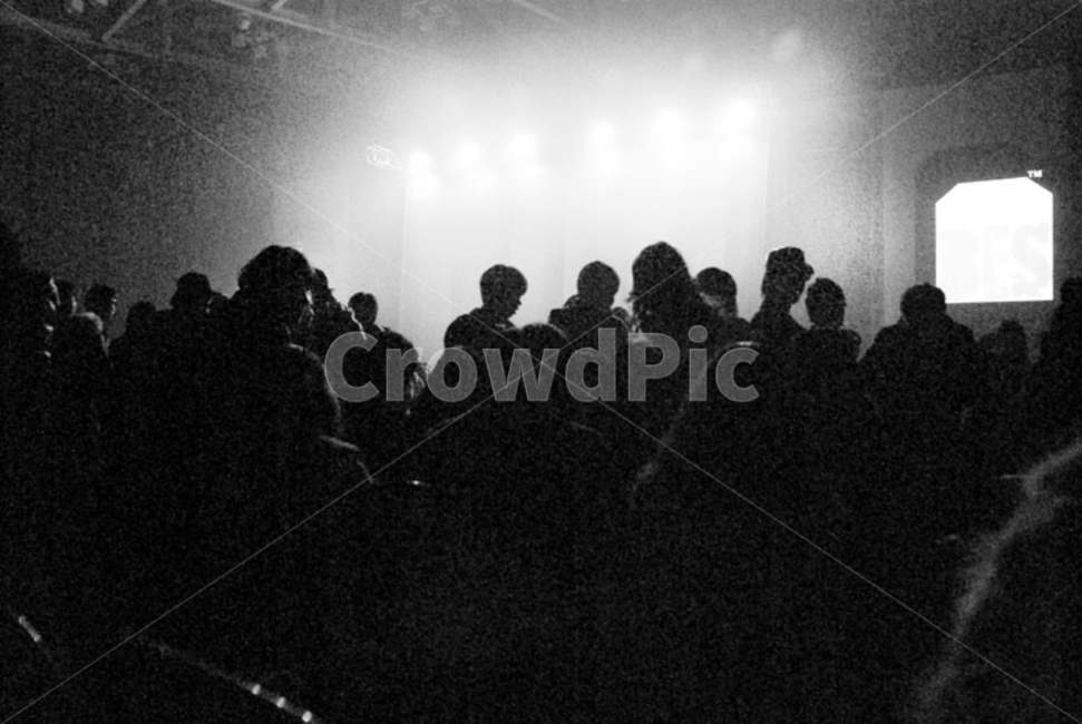 콘서트,극장,흑백,사람들,마지막,퇴장,사람들,대중,군중,other people,crowd,인물실루엣,사람실루엣,character silhouette,human silhouette,축제,행사,festival,carnival,event,흑백,모노톤,monochrome,black and white,lighting,조명,audience,청중,human,인간,person,사람