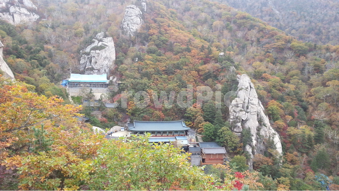 설악산,봉정암,단풍,가을,봉황,가을,계절,fall,autumn,season,자연,풍경,nature,landscape,한국자연풍경,한국자연경관,korea nature landscape,한국전통,한국문화,korean traditional,korean culture,종교,신앙,religion,belief,faith,outdoors,옥외,scenery,경치