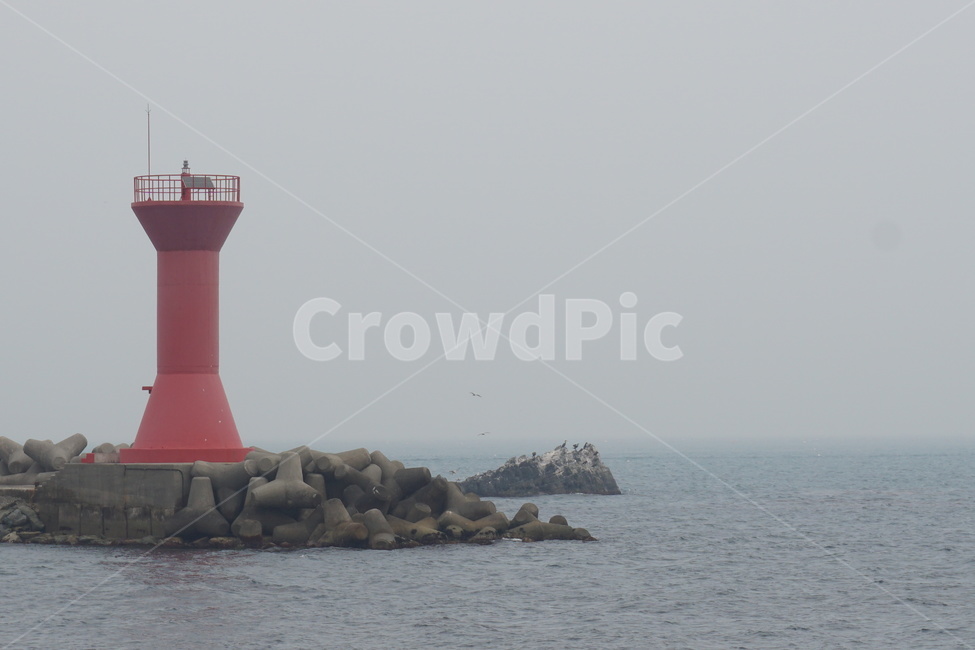 등대,바다,방파제,빨간등대,흐린바다,빨간색,회색,3월,외로움,등대,lighthouse