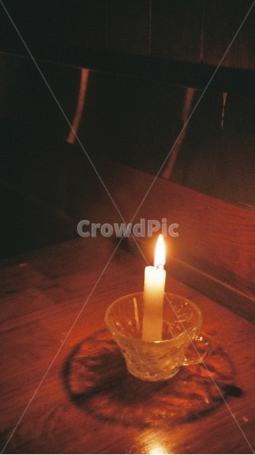 초,촛불,빛,캔들,양초,따뜻함,아늑함,분위기,실내,인테리어,카페,밝음,불빛,아늑,따뜻,사물,물건,오브젝트,thing,object,matter